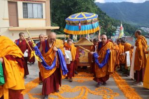 མཚམས་སྦྱོར། རྩོམ་ཡིག་གོང་མ།