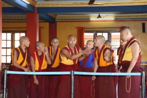 མཚམས་སྦྱོར། རྩོམ་ཡིག་གོང་མ།