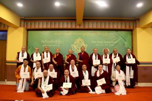 མཚམས་སྦྱོར། རྩོམ་ཡིག་གོང་མ།