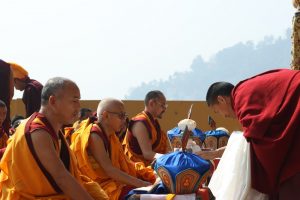 མཚམས་སྦྱོར། རྩོམ་ཡིག་གོང་མ།